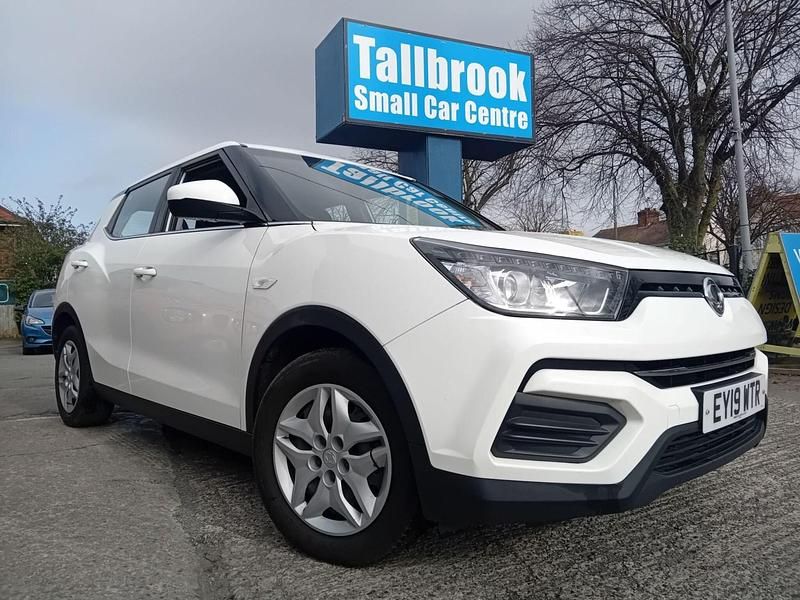 Used Ssangyong (KGM) Tivoli 128 HP (94 kW) 2019 White SUV