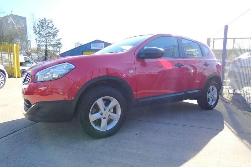 Used Nissan Qashqai S 117 HP (86 kW) 2011 Red SUV