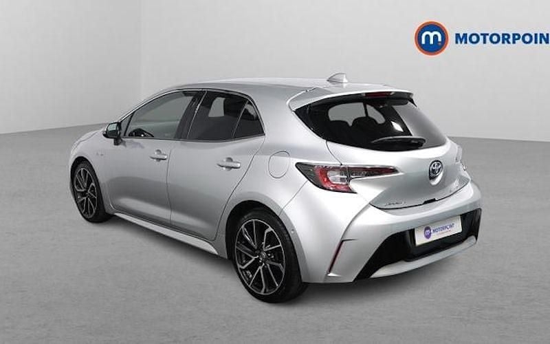Usado Toyota Corolla 122 CV (89 kW) 2021 Plateado Utilitario