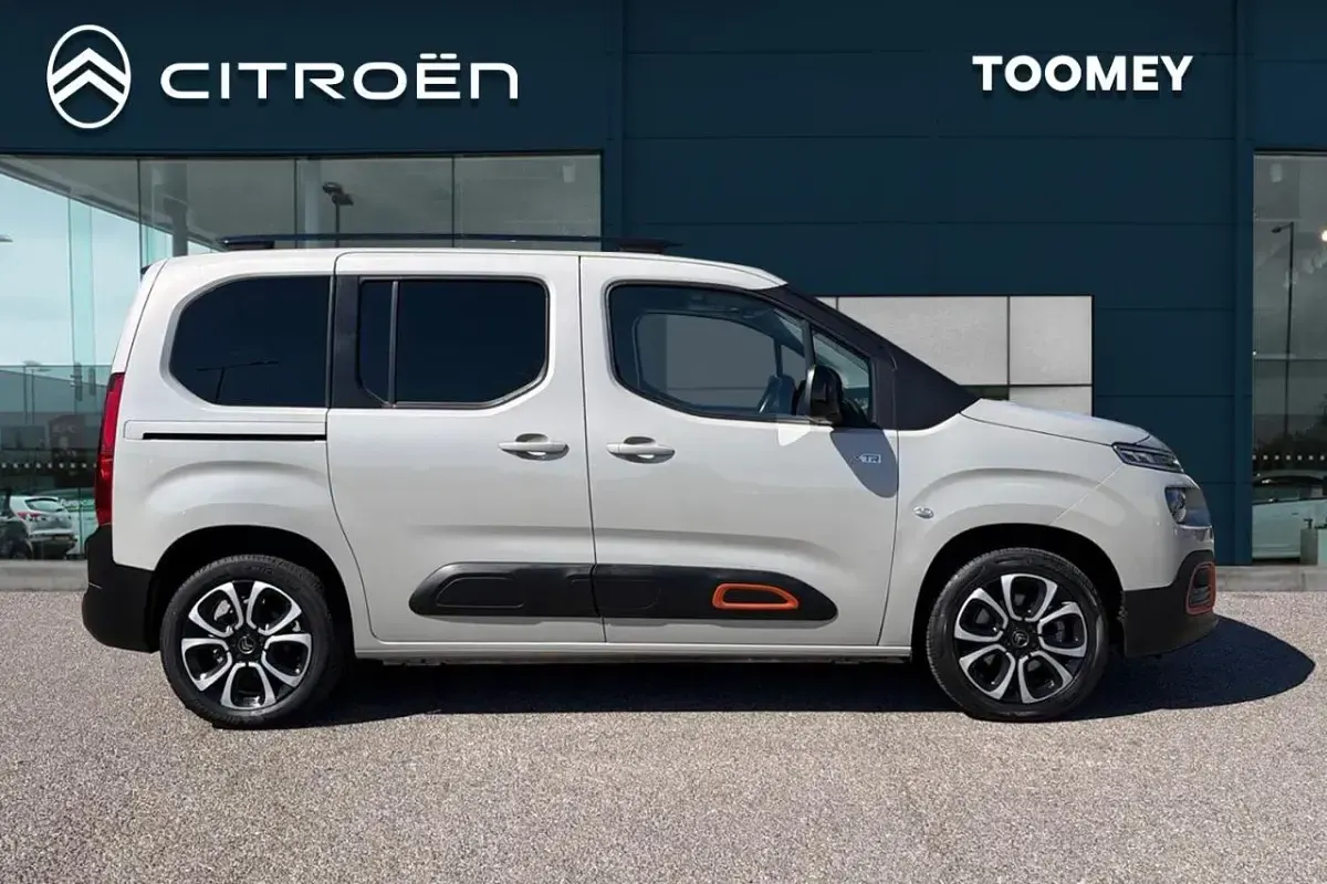 Used Citroën Berlingo XTR 98 kW (134 HP) 2022 Brown MPV