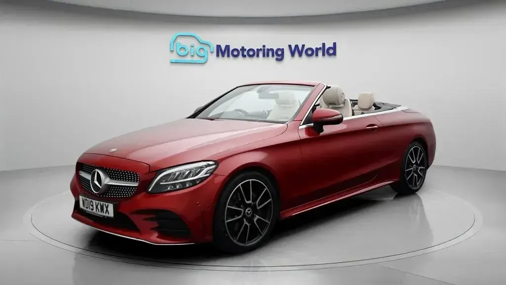 Usado Mercedes C200 AMG line 198 HP (145 kW) 2019 Vermelho Cabrios