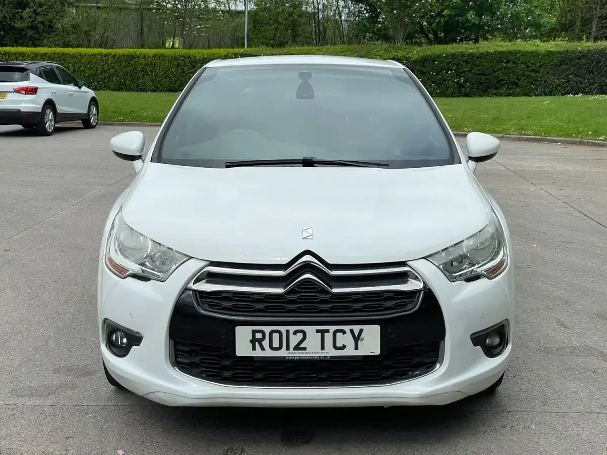 Begagnad Citroën DS4 2012 Vit Halvkombi