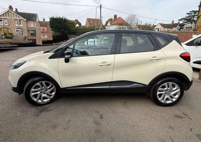 Used Renault Captur Dynamique 90 HP (66 kW) 2014 Cream and black SUV