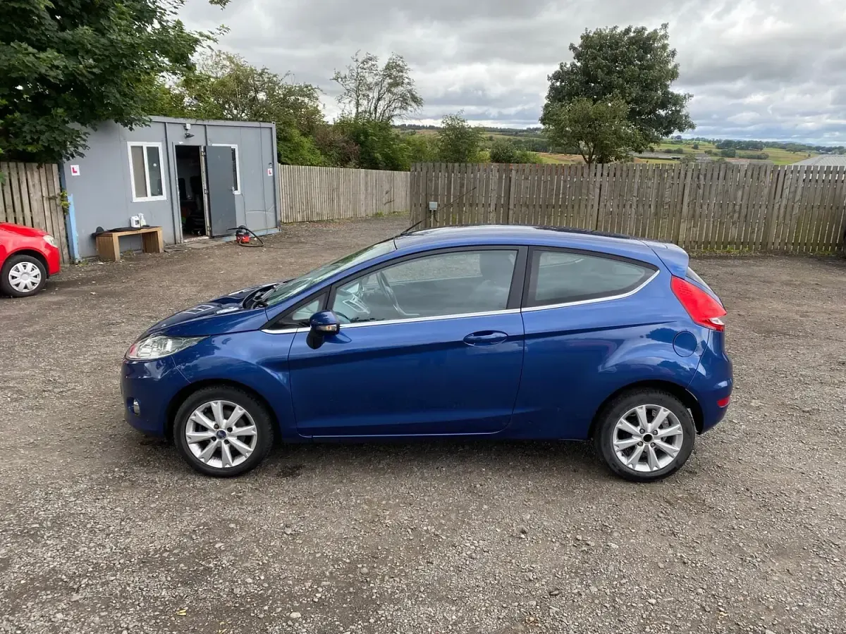 Used Ford Fiesta Zetec 2009 Blue Hatchback