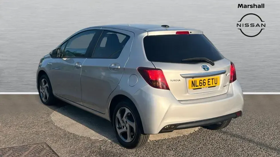 Used Toyota Yaris 100 HP (73 kW) 2016 Silver