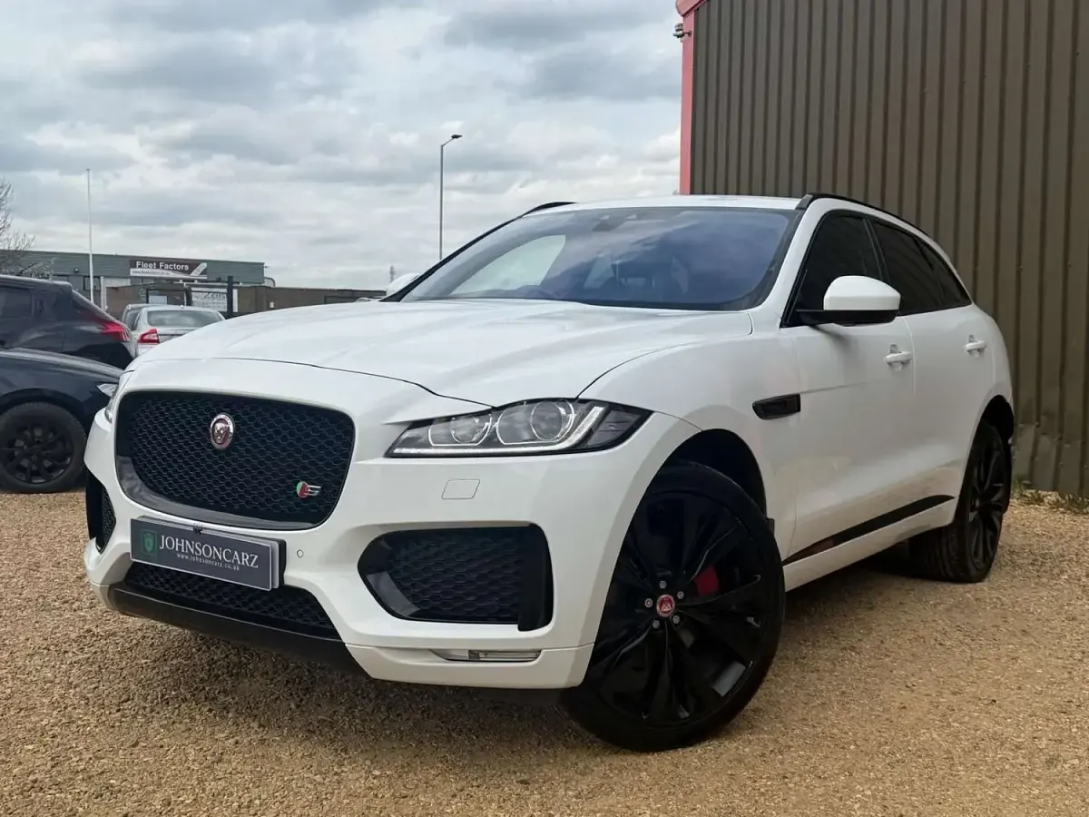Begagnad Jaguar F-Pace S 300 HK (220 kW) 2016 Vit SUV