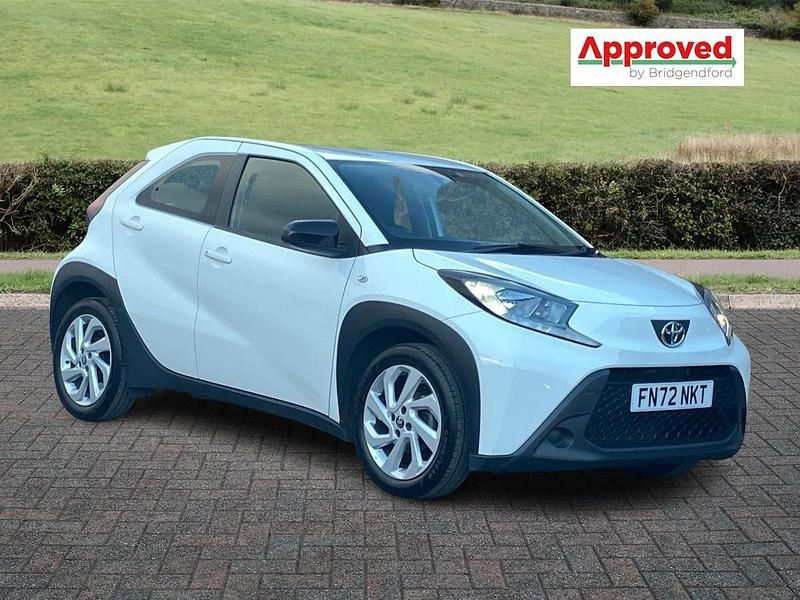 White Used 2022 Toyota Aygo X PURE SUV | £8,588 - Image 1/3