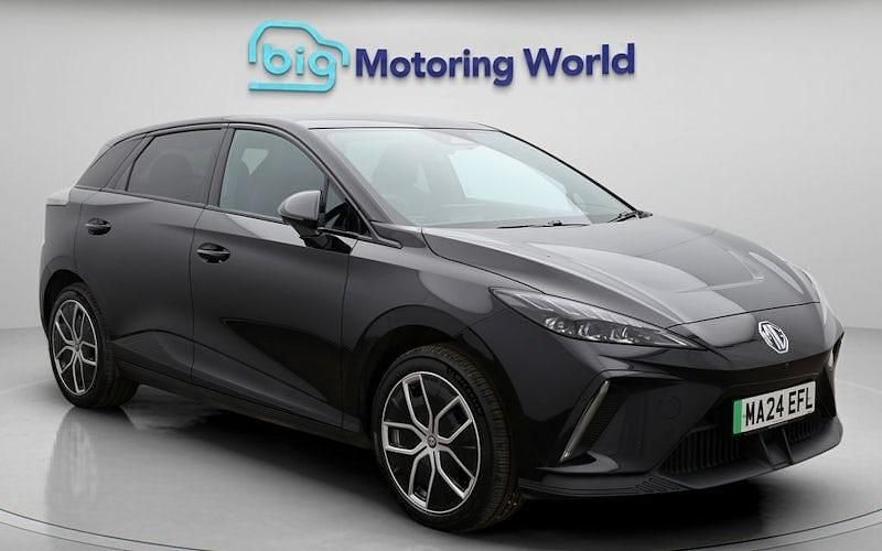 Begagnad MG MG4 EV Trophy 319 kW (435 HK) 2024 Svart Halvkombi