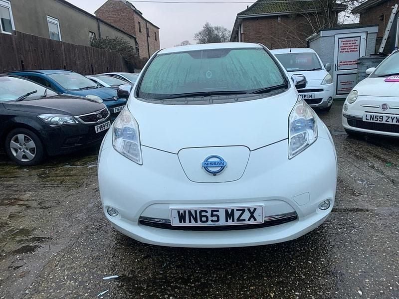 Used Nissan Leaf Tekna 80 kW (109 HP) 2015 White Hatchback