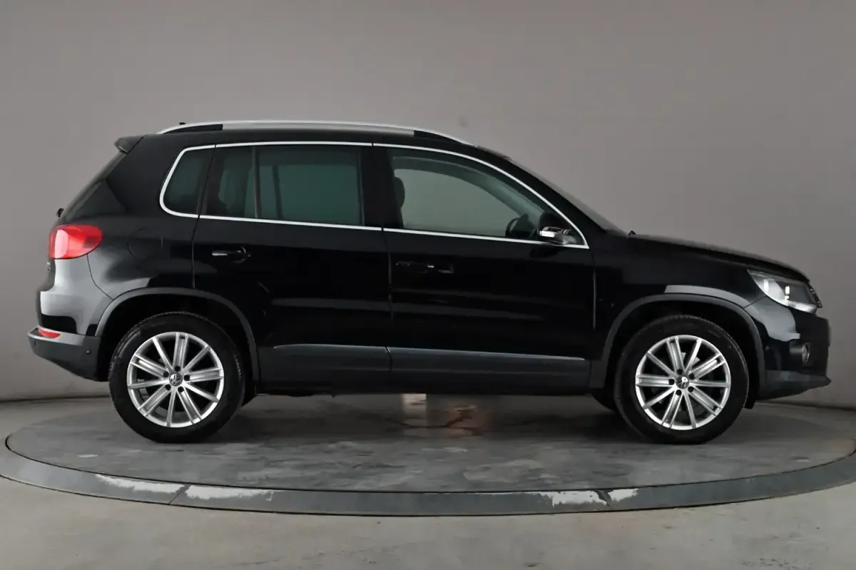 Usado VW Tiguan Edition 150 CV (110 kW) 2016 Negro SUV