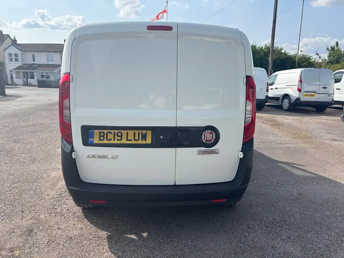 Used Fiat Doblò 95 HP (69 kW) 2019 White MPV