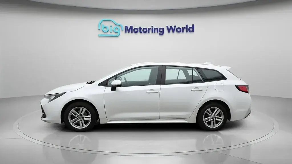 Begagnad Toyota Corolla 140 HK (102 kW) 2023 Vit Kombi