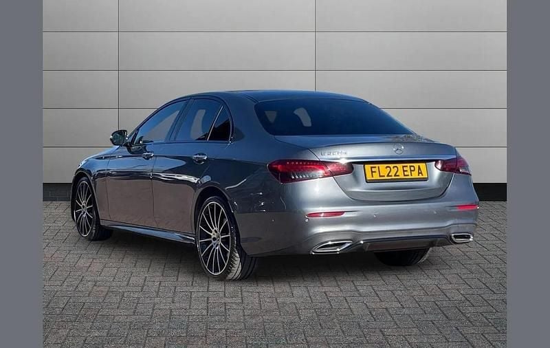 Usado Mercedes E200 AMG line 200 HP (147 kW) 2022 Cinzento Sedan