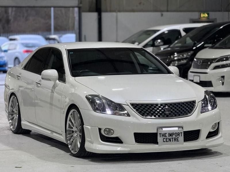 Used Toyota Crown 2008 White Sedan