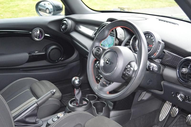 Used Mini Cooper S Hatch 2020 Moonwalk grey metallic Hatchback