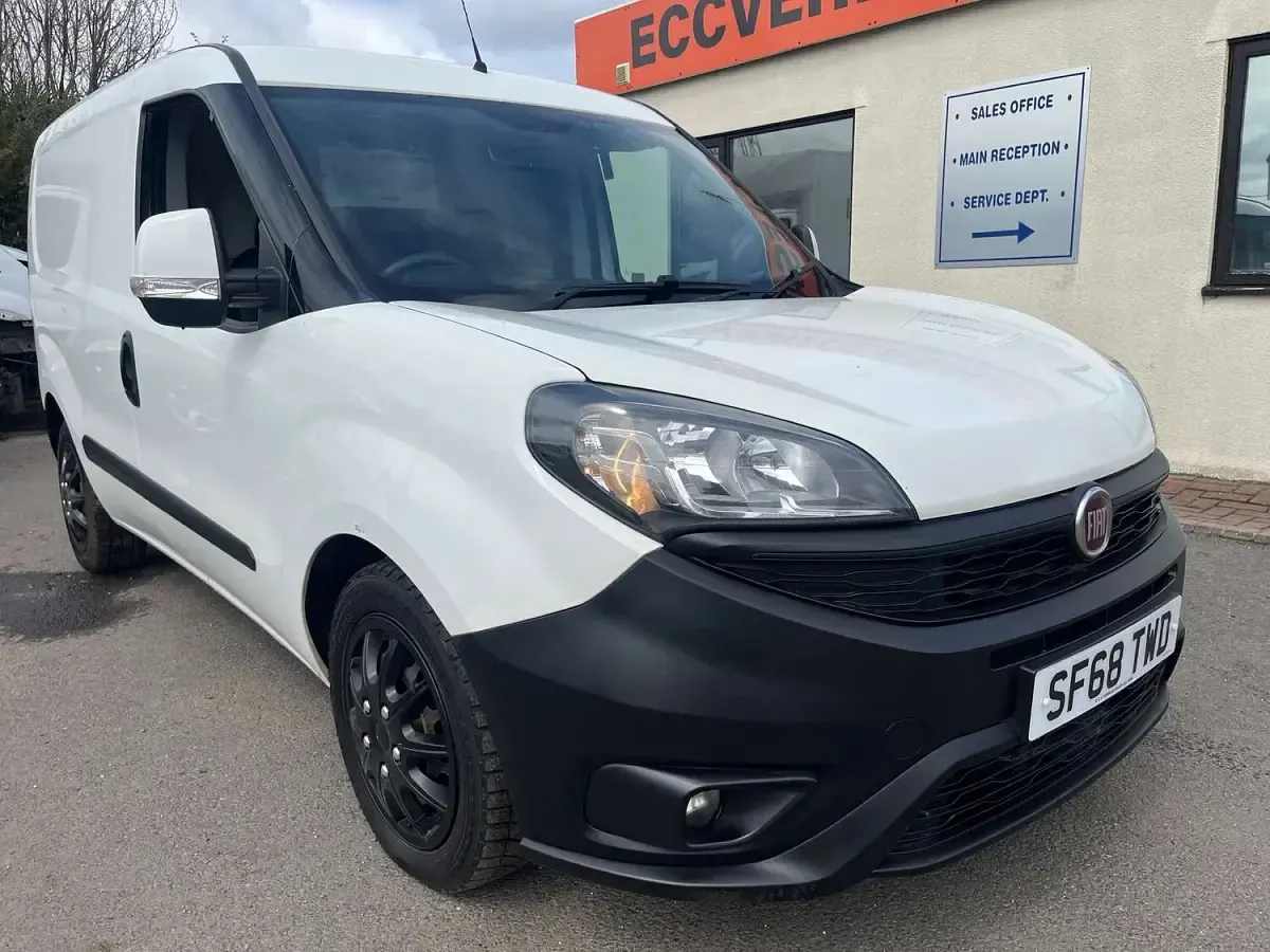 Used Fiat Doblò 95 HP (69 kW) 2018 White MPV