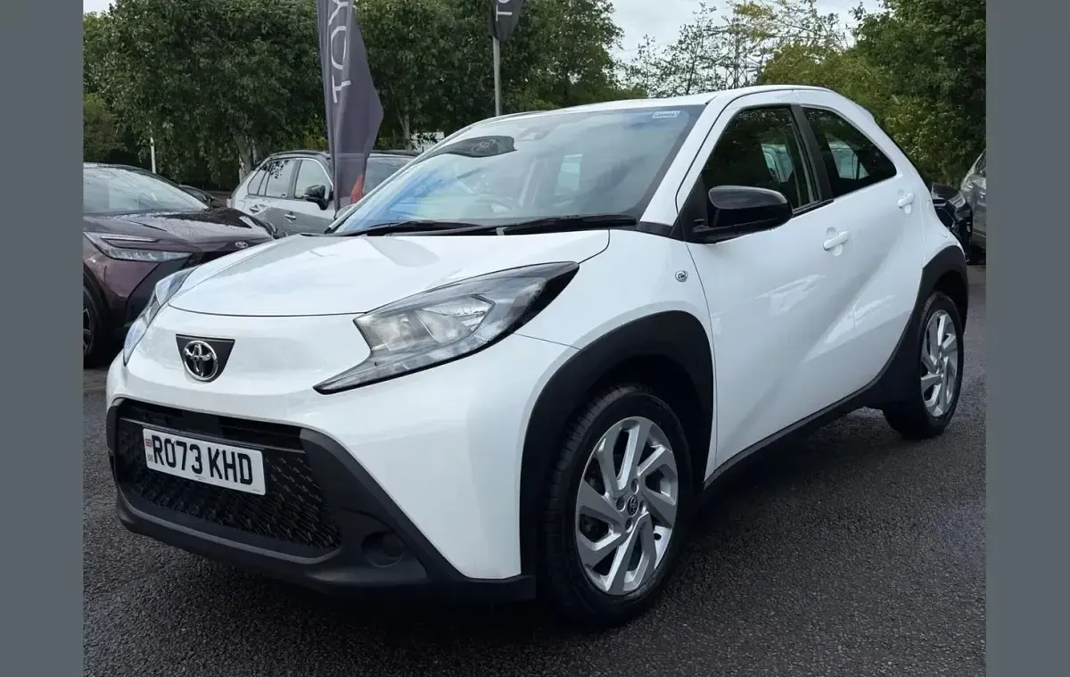 Used Toyota Aygo X PURE 72 HP (52 kW) 2023 White SUV
