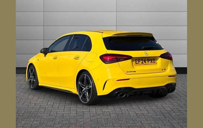 Usado Mercedes A35 AMG Premium 301 HP (221 kW) 2024 Amarelo Citadino