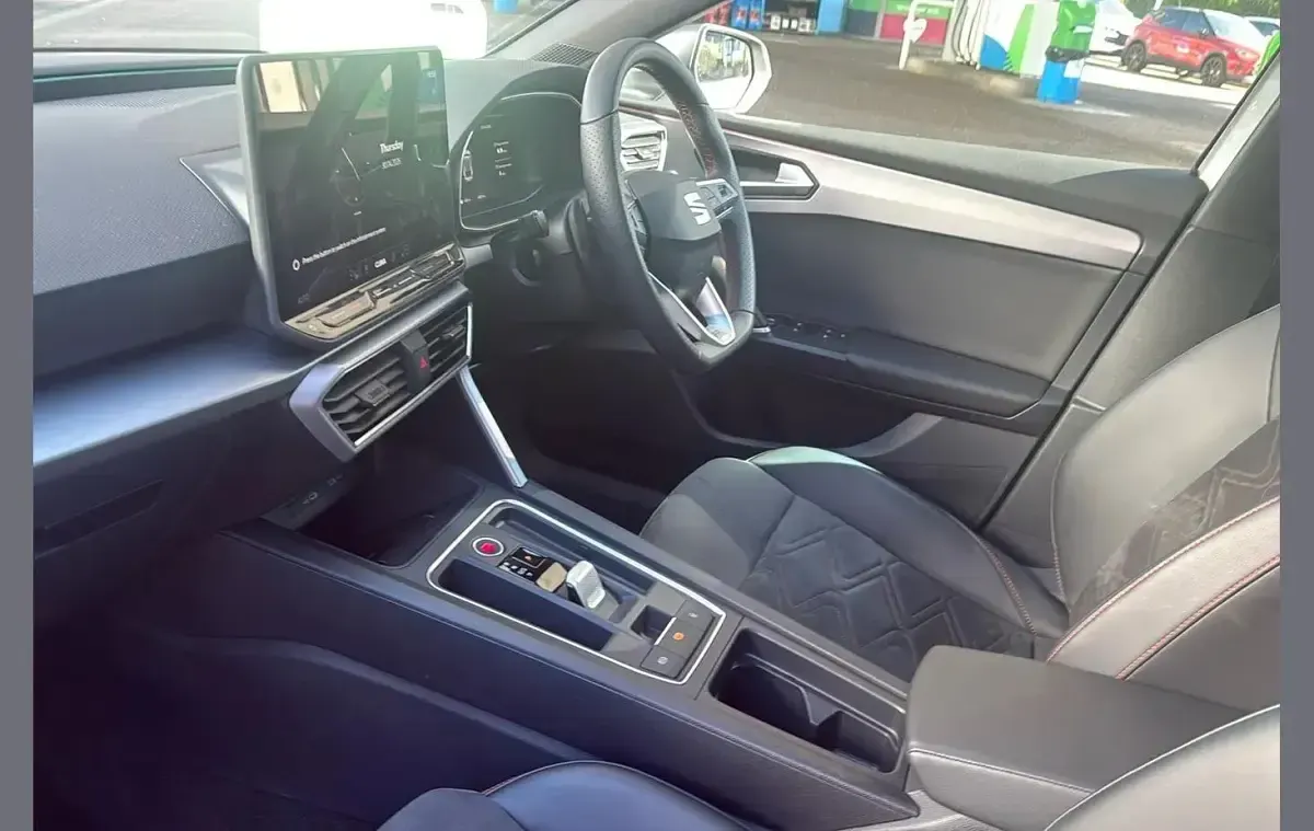 Begagnad Seat Leon FR Sport 272 HK (200 kW) 2025 Vit Kombi