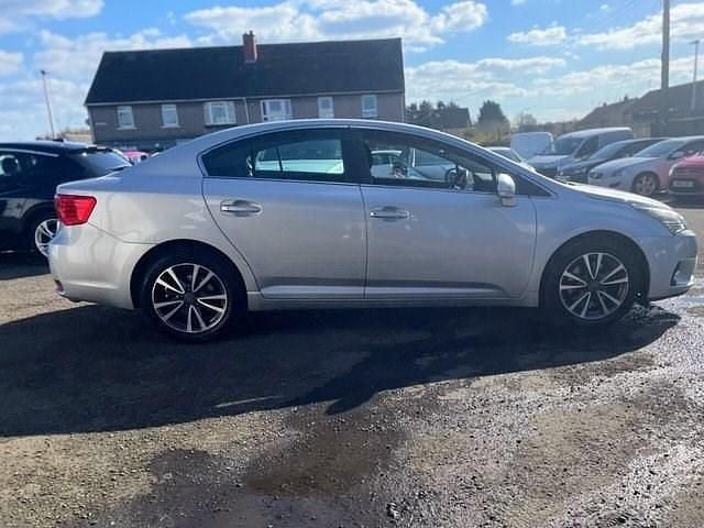Used Toyota Avensis 150 HP (110 kW) 2014 Silver Sedan