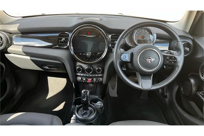 Begagnad Mini Cooper Classic 136 HK (100 kW) 2022 Vit Halvkombi