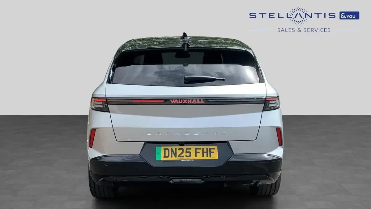 Used Vauxhall Grandland Ultimate 154 kW (210 HP) 2025 Grey SUV