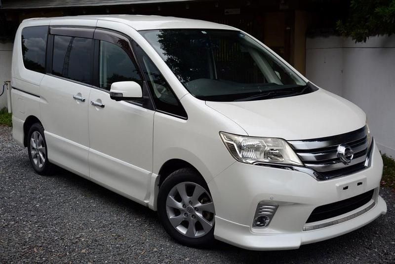 White Used 2011 Nissan Serena MPV | £10,995 (Expensive) - Image 1/4