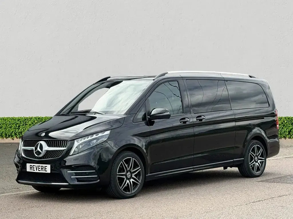 Usado Mercedes V220 AMG line 163 HP (119 kW) 2023 Preto Monovolume