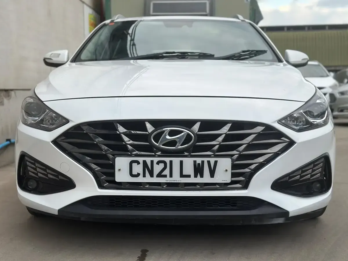 Used Hyundai i30 SE 2021 White Estate