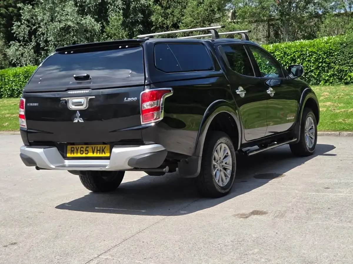 Used Mitsubishi L200 178 HP (130 kW) 2015 Black Pickup