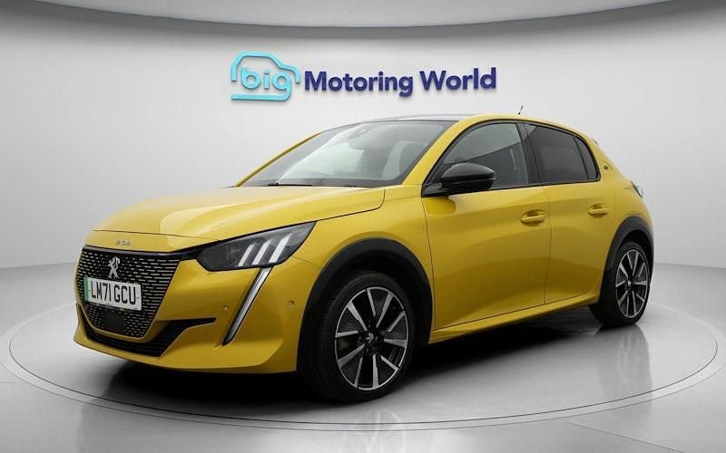 Used Peugeot e-208 Premium 100 kW (136 HP) 2021 Yellow Hatchback