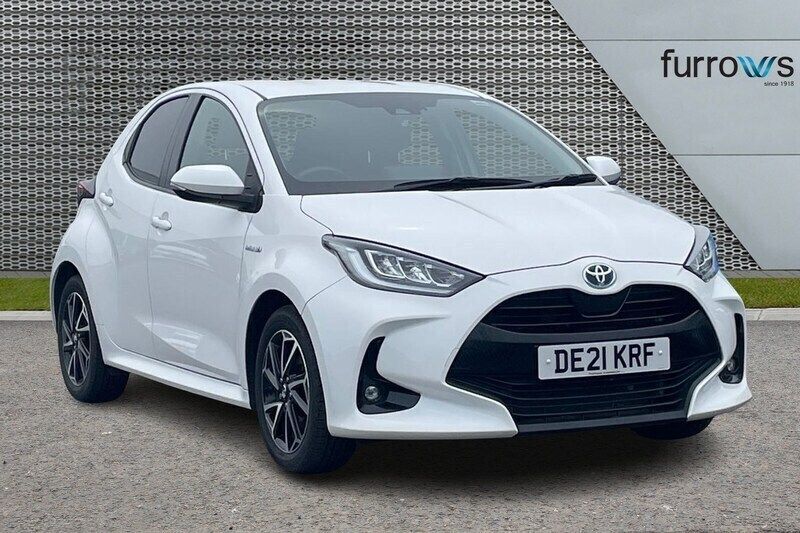 White Used 2021 Toyota Yaris Hybrid Design Hatchback | £15,190 (Fair price) - Image 1/4