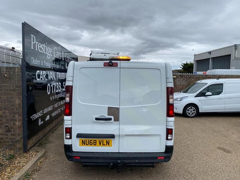 Used Renault Trafic Business 125 HP (91 kW) 2018 White MPV