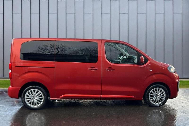 Used Peugeot Traveller Active 118 HP (86 kW) 2020 Red MPV