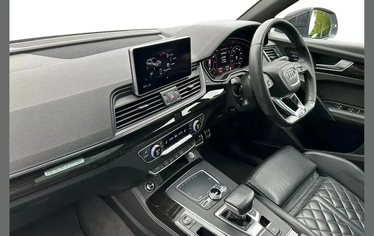 Used Audi Q5 Advanced 187 HP (137 kW) 2019 White SUV