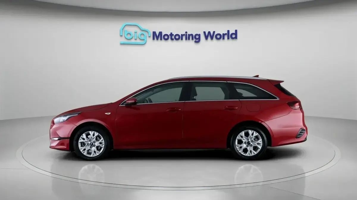 Używany Kia Ceed 2024 Czerwony Hatchback
