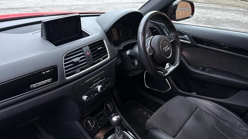 Used Audi Q3 Black Edition 180 HP (132 kW) 2018 Red SUV