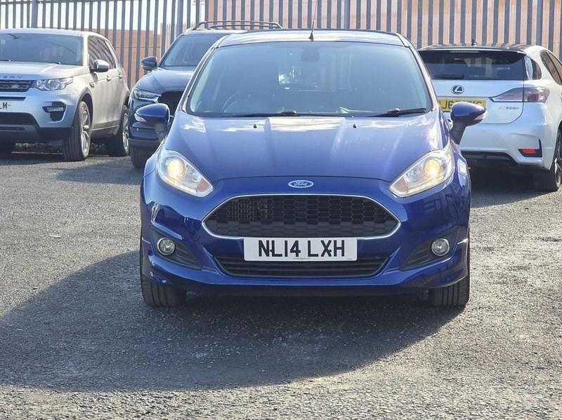 Used Ford Fiesta Titanium 100 HP (73 kW) 2014 Blue Hatchback
