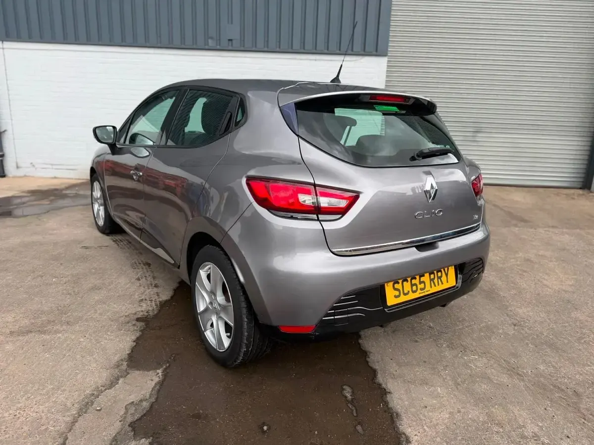 Used Renault Clio Dynamique 90 HP (66 kW) 2015 Grey Hatchback