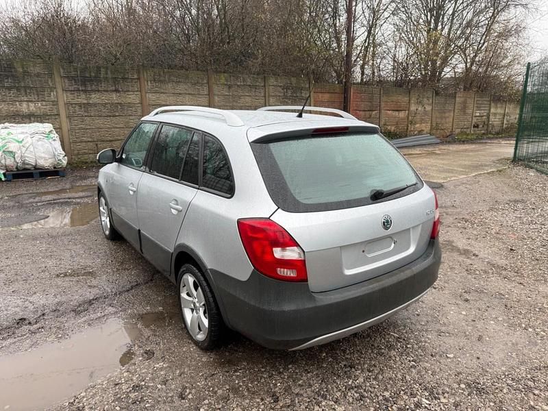 Used Skoda Fabia 80 HP (58 kW) 2010 Silver Estate