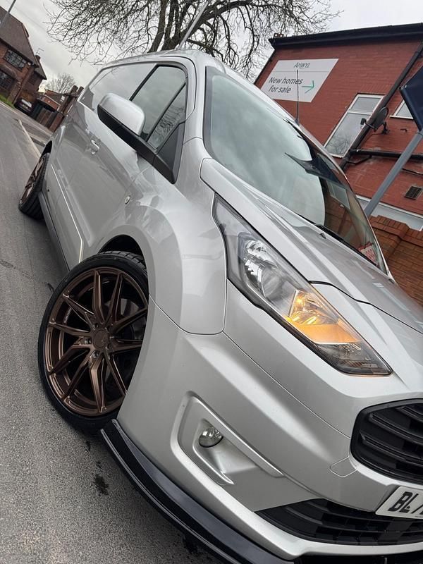 Używany Ford Transit Connect Limited 120 KM (88 kW) 2022 Srebrny Minivan