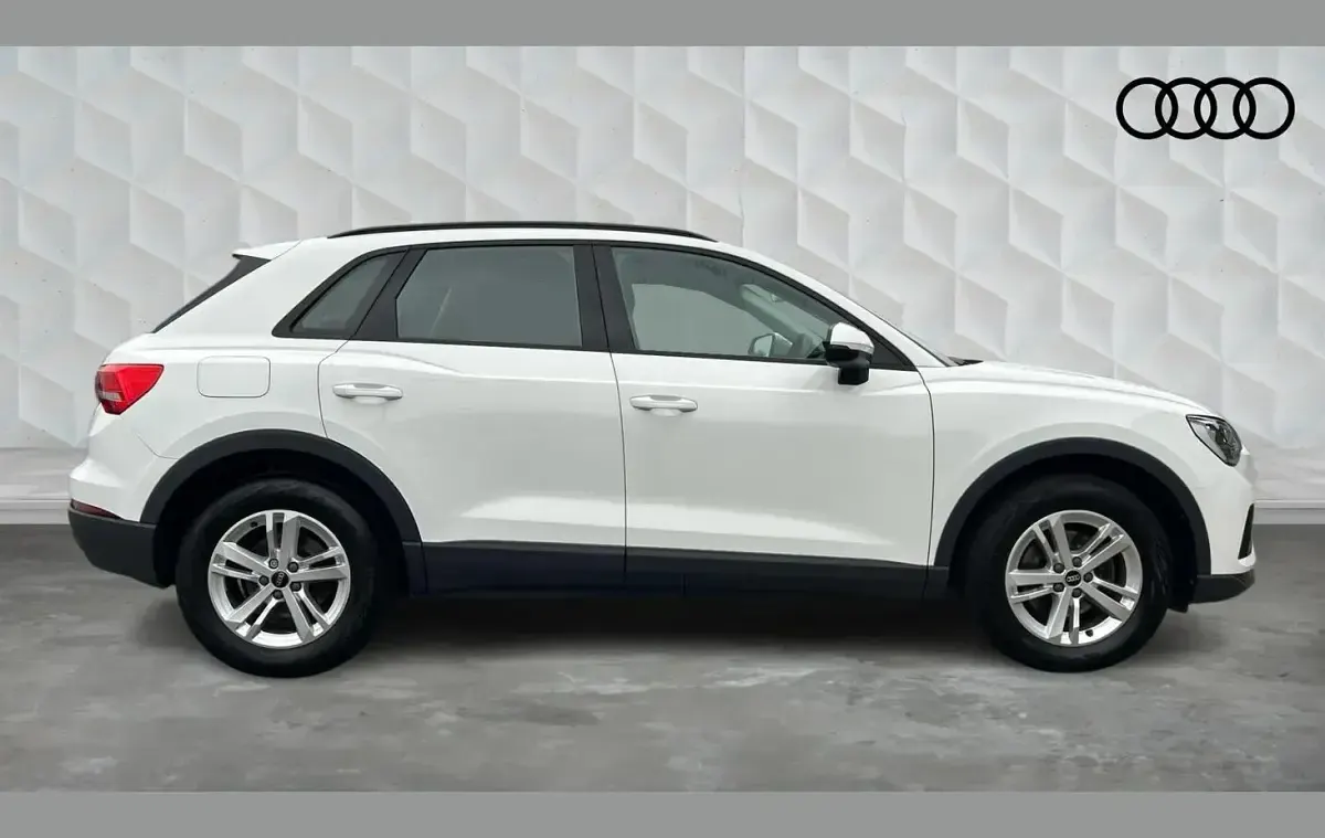 Second-hand Audi Q3 Design 150 CP (110 kW) 2023 Alb SUV