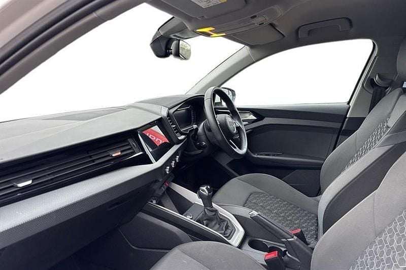 Used Audi A1 Sport 95 HP (69 kW) 2022 White Hatchback