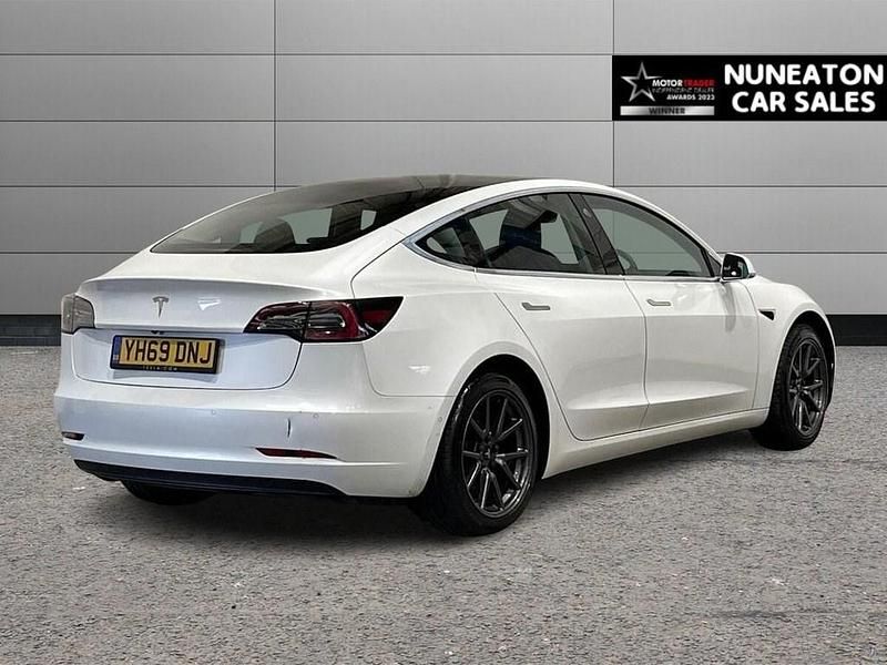 Used Tesla Model 3 Standard Range Plus 177 kW (241 HP) 2019 White Sedan