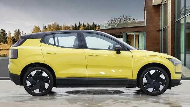 Used Volvo EX30 Performance 314 kW (428 HP) 2024 Yellow SUV