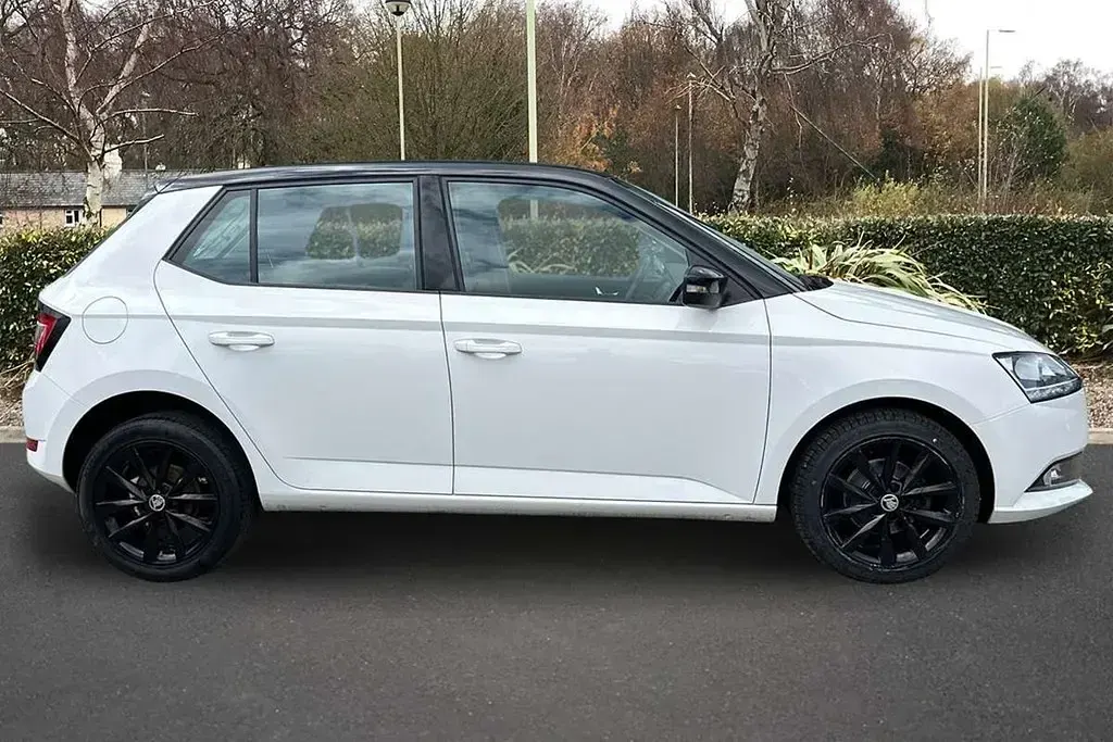 Used Skoda Fabia Colour Edition 58 HP (42 kW) 2020 Candy white black magic pearl effect Hatchback