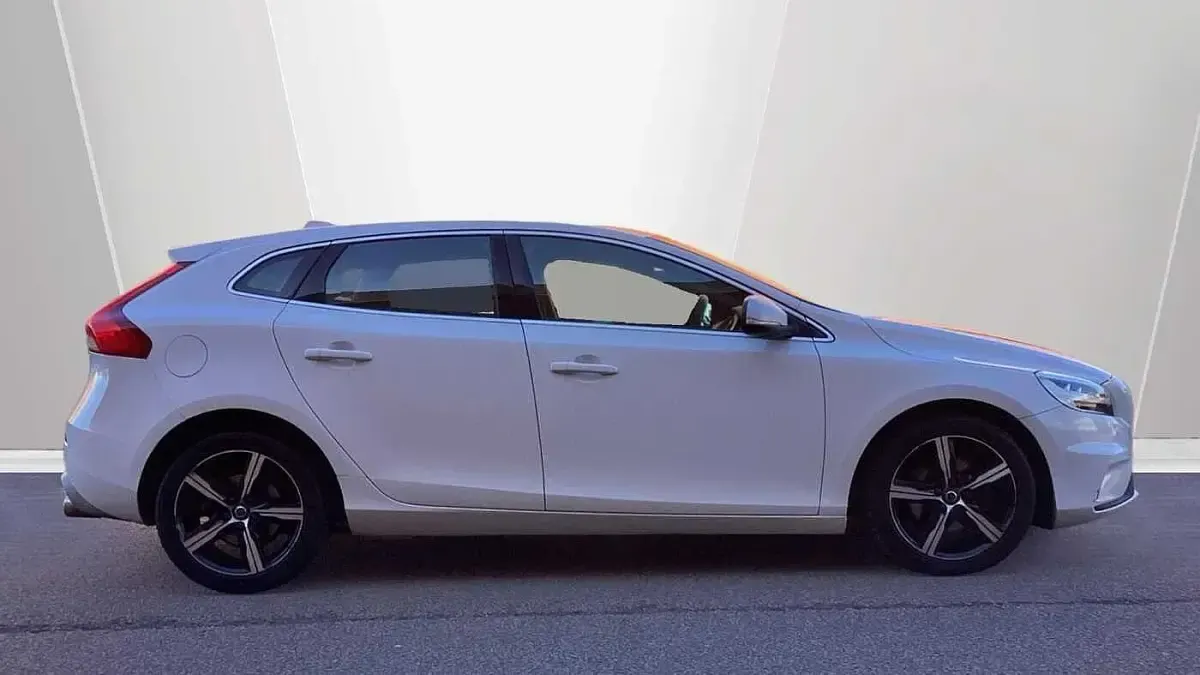 Usado Volvo V40 R-Design 122 HP (89 kW) 2016 Branco Citadino