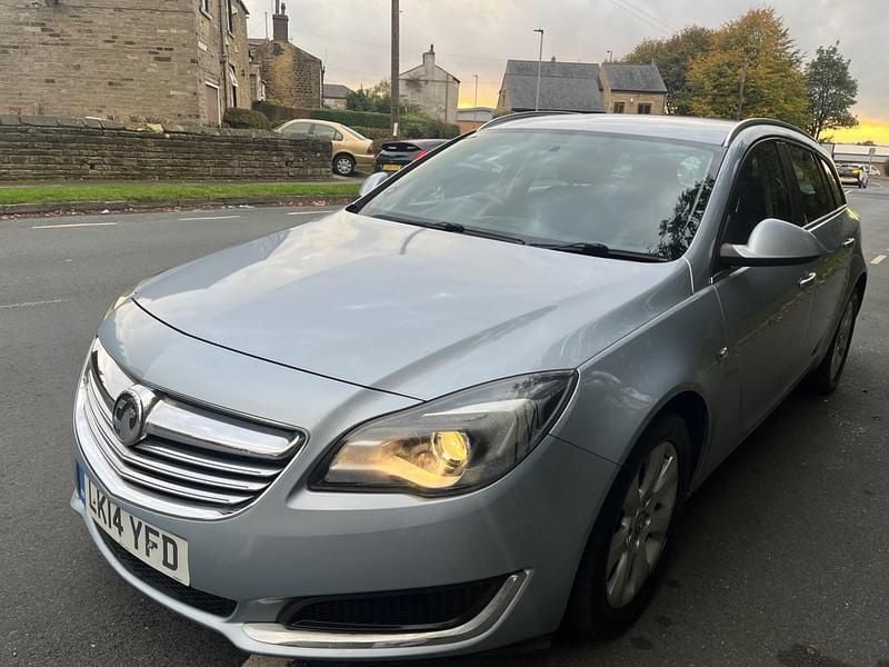 Second-hand Vauxhall Insignia Design Edition 2014 Argintiu Break