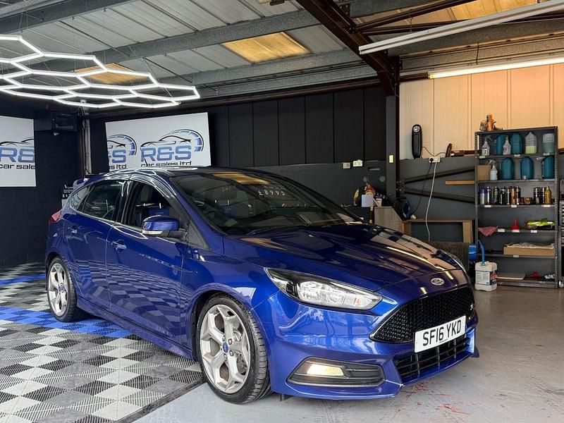 Used Ford Focus ST 185 HP (136 kW) 2016 Blue Hatchback