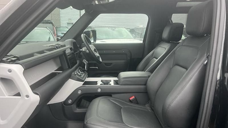 Used Land Rover Defender HSE Dynamic 350 HP (257 kW) 2024 Metallic  santorini black SUV